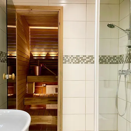 Winter 94 M2 5-room With Sauna 罗瓦涅米